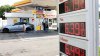 Hasta $7 el galón: por qué sigue subiendo el precio de la gasolina en EEUU