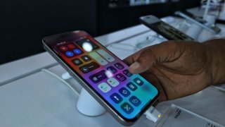 Si activas el Control de Voz, puedes usar el iPhone sin la ayuda de las manos.