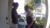 Video: niño llama al 911 porque quería abrazar a un policía