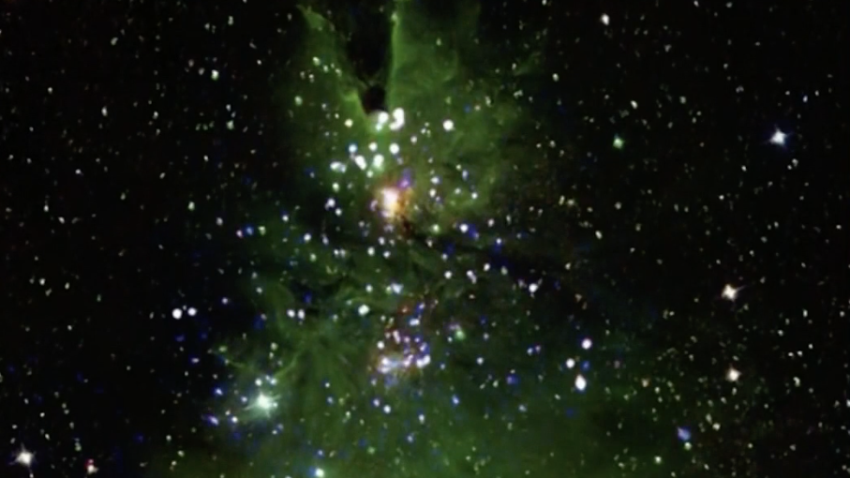 La NASA capta imagen de un “árbol de Navidad” en el espacio