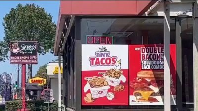 Aumento del salario mínimo en restaurantes de comida rápida podría provocar despidos en California