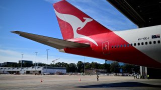 Un problema técnico obliga a pilotos de Qantas a apagar un motor en pleno vuelo en Australia