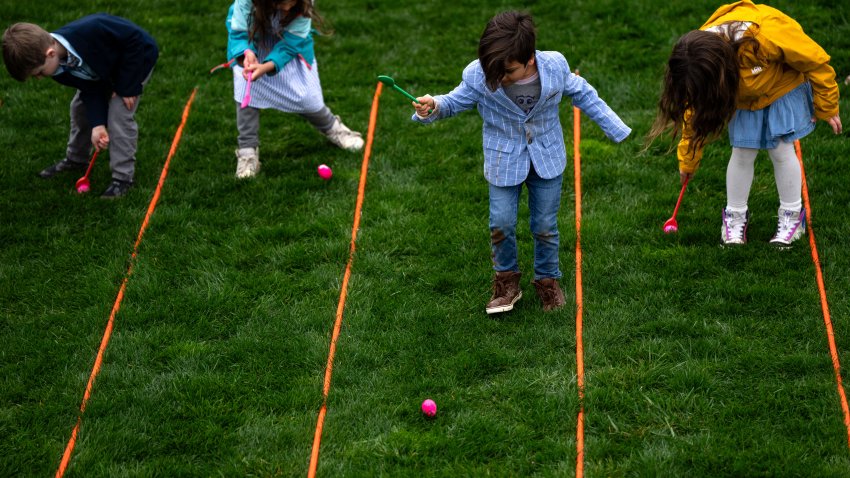 Children on White House lawn