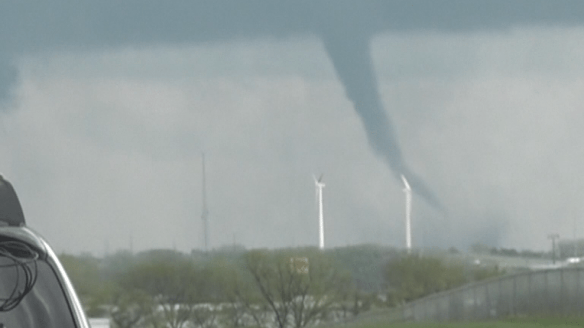 More than 70 tornadoes were reported in 6 states – 48 Telemundo Bay Area