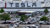 Tesla deberá tomar medidas para detener emisiones contaminantes en Fremont