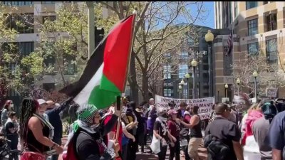 Centenares piden cese al fuego en Palestina en marcha del Día del Trabajador en Oakland