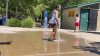 Residentes acuden a parque de agua para refrescarse ante altas temperaturas en Concord