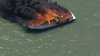 Rescatan a 2 personas de barco envuelto en llamas en la Bahía de San Francisco