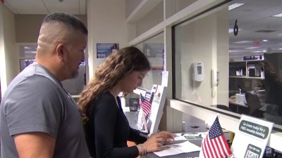 Oficinas de registro de votantes trabajan para motivar a jóvenes antes de las elecciones