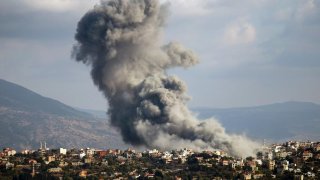 Israel dice haber matado en un ataque aéreo al comandante de Hizbulá en la zona de Tayibe