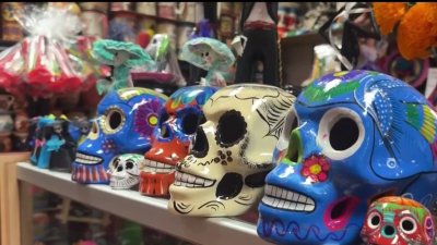 Negocios se preparan para celebrar el Días de los Muertos en San José