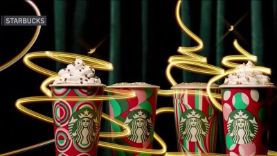 Regresan las tazas y el menú navideño de Starbucks