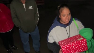 ALAS entrega cestas navideñas a trabajadores del campo en Half Moon Bay