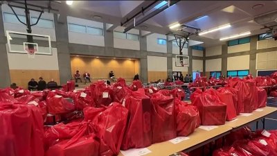 Salvation Army entrega miles de juguetes a familias necesitadas en San Francisco