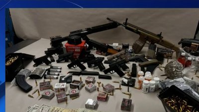 Arrestan a sospechoso de vender drogas en San José; hallan arsenal de armas en su vivienda