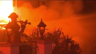 Bomberos de Santa Rosa continúan en su lucha contra incendios al sur de California