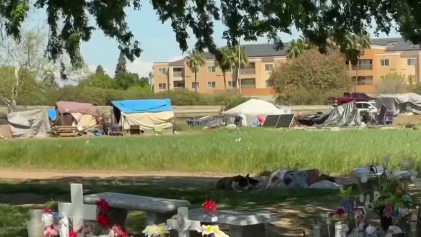 Campamentos de indigentes se extienden a cementerios en Merced