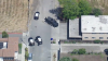 Sospechoso posiblemente armado se atrinchera en vivienda en Richmond