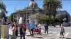 Miembros de la comunidad marchan en Redwood City contra las actuales políticas migratorias