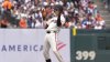 Yastrzemski impulsa tres carreras y los Gigantes barren a los Bravos con victoria 4-3