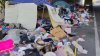 Crece campamento de indigentes y presencia de basura en vecindario en Oakland