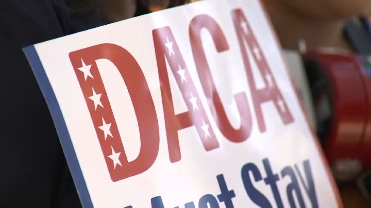 Daca Dressing Beneficiarios de DACA corren riesgo de deportación – Telemundo Area de ...
