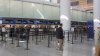 Familia denuncia que empleada United Airlines los amenazó con llamar a ICE en SFO