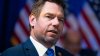 FBI incauta dispositivos electrónicos de Eric Swalwell en el Aeropuerto de San Francisco