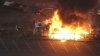 Voraz incendio arrasa con una casa rodante cerca de estación del BART en Oakland