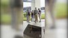 Agentes de ICE son vistos en el Centro Correccional Elmwood en Milpitas