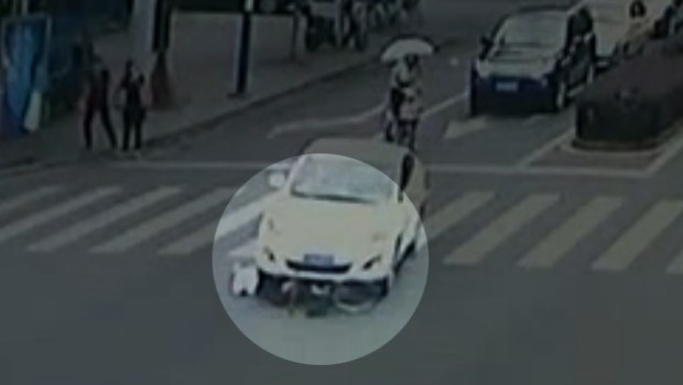 Video: En video: Insólito atropello de anciano