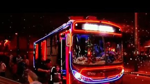 Video: Mira el mejor bus navideño del mundo