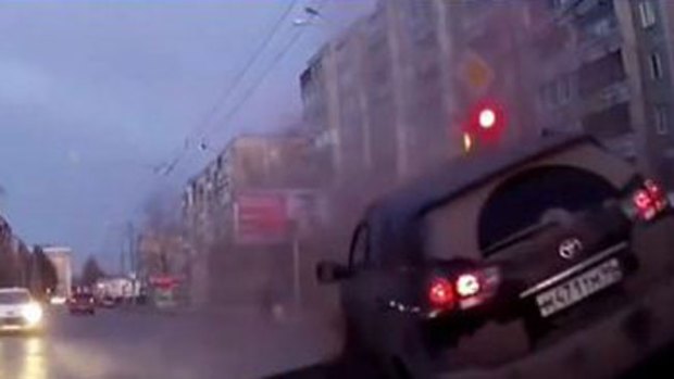 Video: Impacto: explosión levanta el pavimento