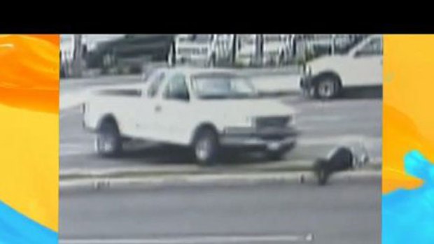 Video: Frustrar el robo de su auto le costó caro