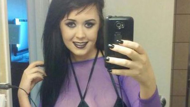 Video: Mujer con 3 senos asombra al mundo
