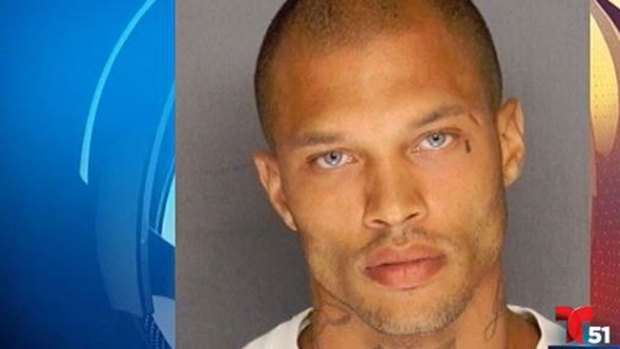 Video: ¿Es un delincuente o un modelo?
