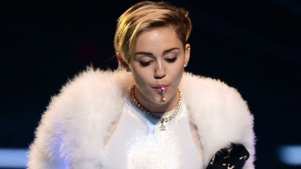 Video: Miley Cyrus cumple 21 años y postea foto