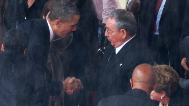 Video: Obama y Raúl Castro se dan la mano