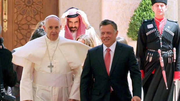 Video: El papa Francisco llega a Jordania