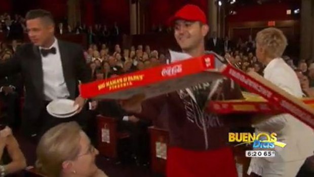 Video: Gran propina al "pizzero" de los Oscar