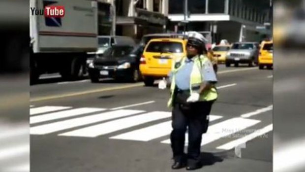 Video: La policía más salsera del mundo