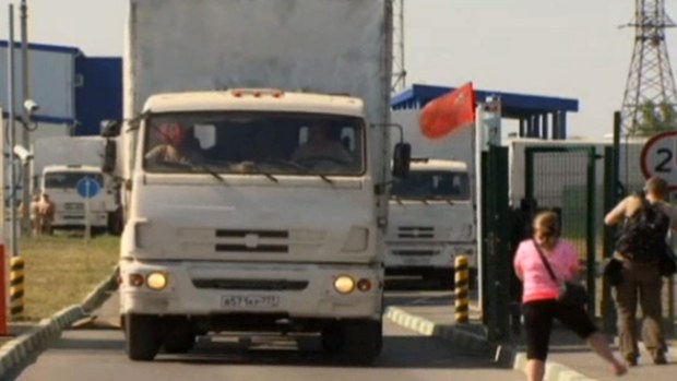 Video: Ucrania: Camiones rusos de ayuda parten
