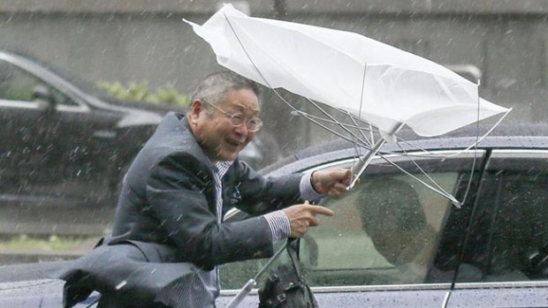 Video: Japón: pánico por el tifón Phanfone