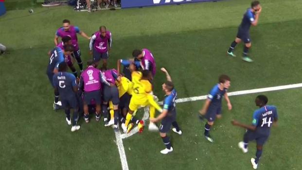 Francia marca el tercero y se acerca a la Copa