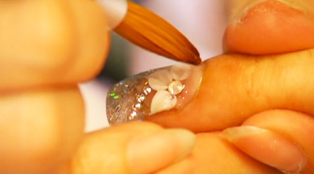 Video: Gusto y horror por las uñas sinaloenses