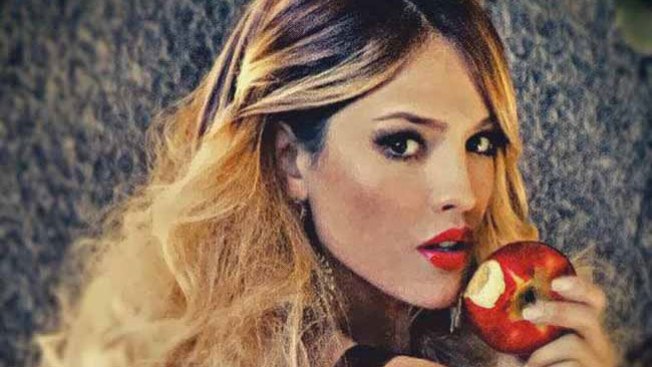 Eiza le roba el novio a Miley Cyrus