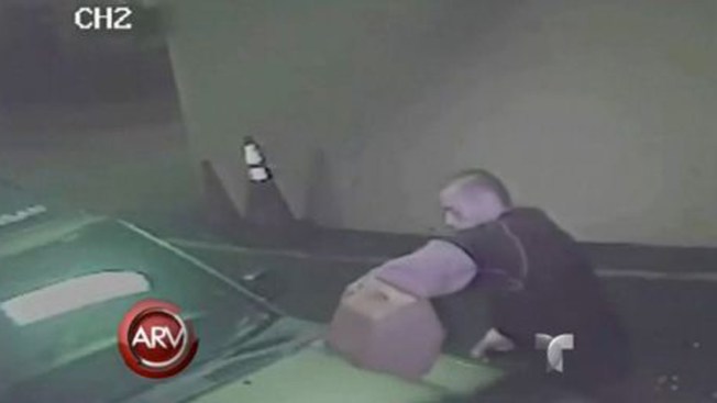 Enfurecido quema carro por venganza