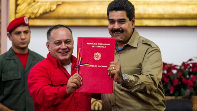 Maduro, con un año de poder especial