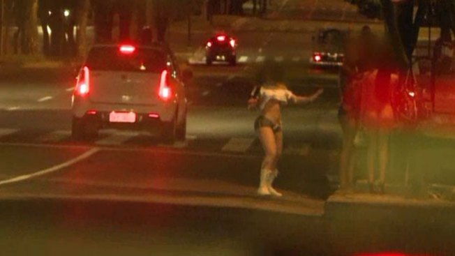 Batalla entre prostitutas y policía