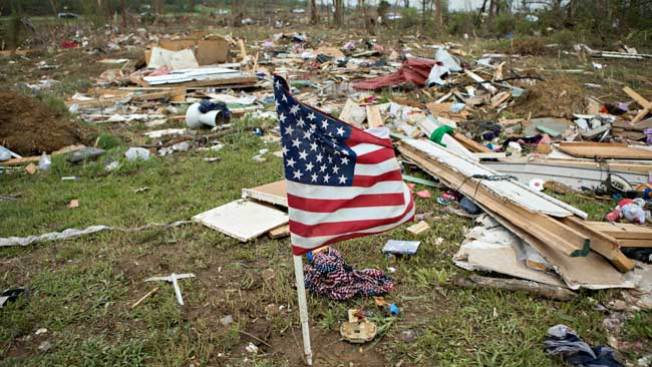 Tornados dejan más de 30 de muertos